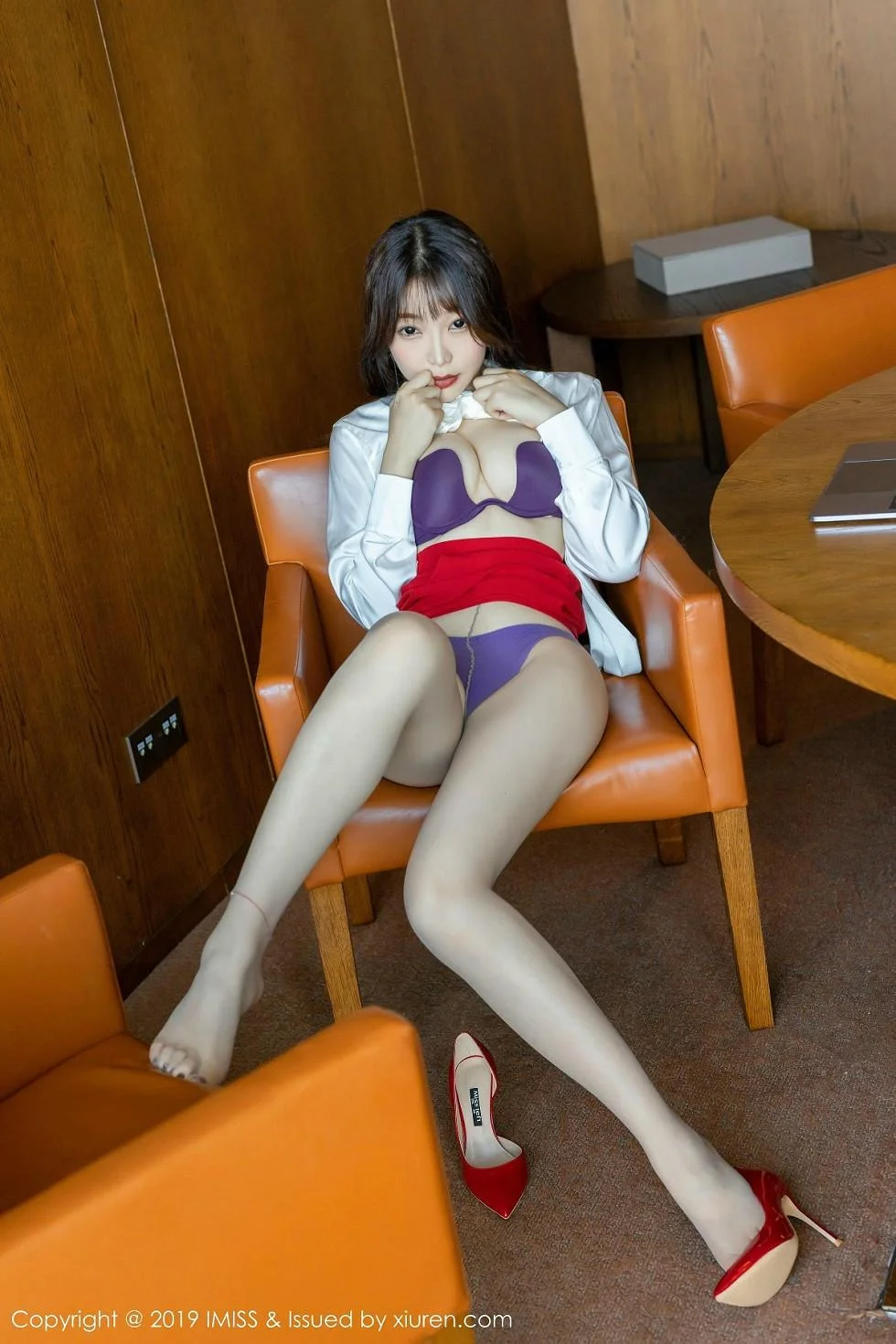 芝芝Booty私房秘书制服真空半脱肉丝袜撩人绝美写真 第 43 张