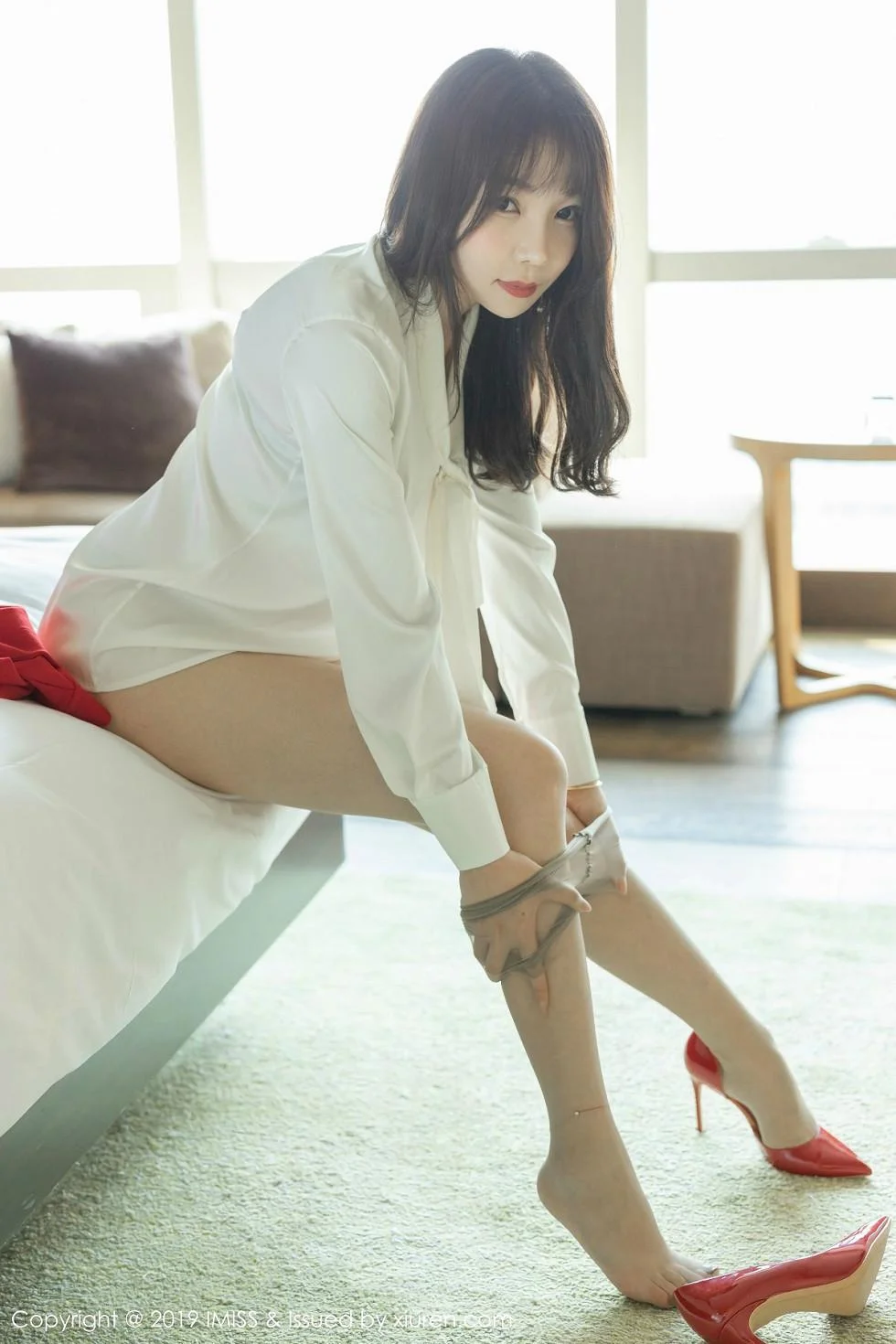 芝芝Booty私房秘书制服真空半脱肉丝袜撩人绝美写真 第 93 张