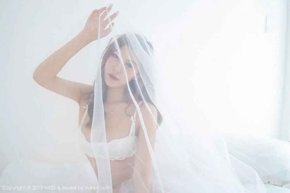 气质美女Cccil私房白色薄纱新娘装秀完美身材绝美写真 第 5 张