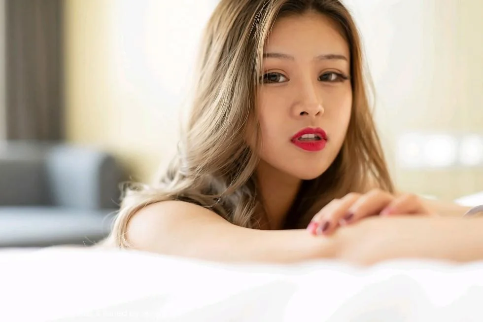 酥小白私房无内黑丝裤袜半脱秀丰乳肥臀绝美写真 第 67 张