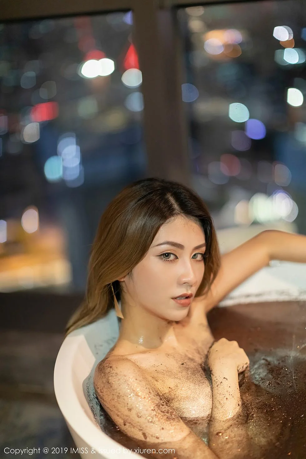 Arlie性感内衣秀完美身材浴池里半裸湿身绝美写真 第 65 张