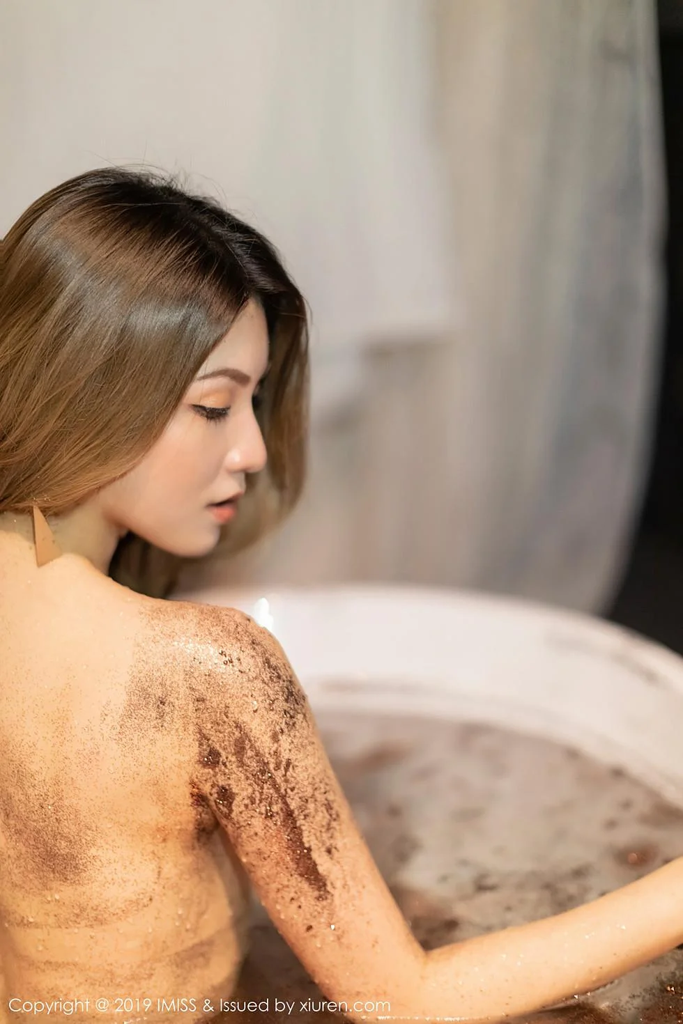Arlie性感内衣秀完美身材浴池里半裸湿身绝美写真 第 69 张