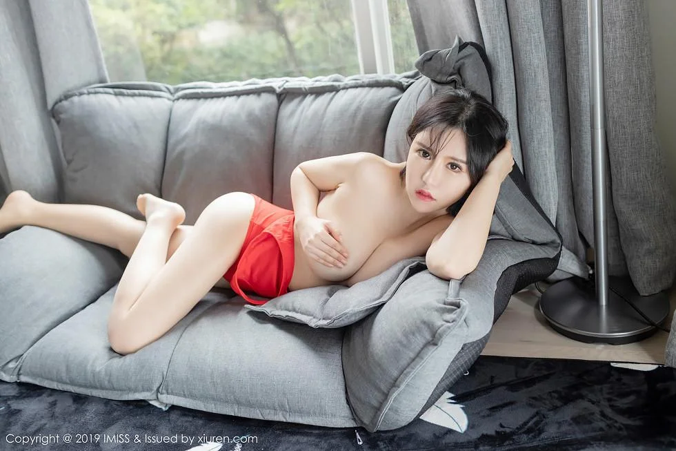 Lucky沈欢欣私房红色高叉连体内衣半脱露豪乳绝美写真 第 60 张
