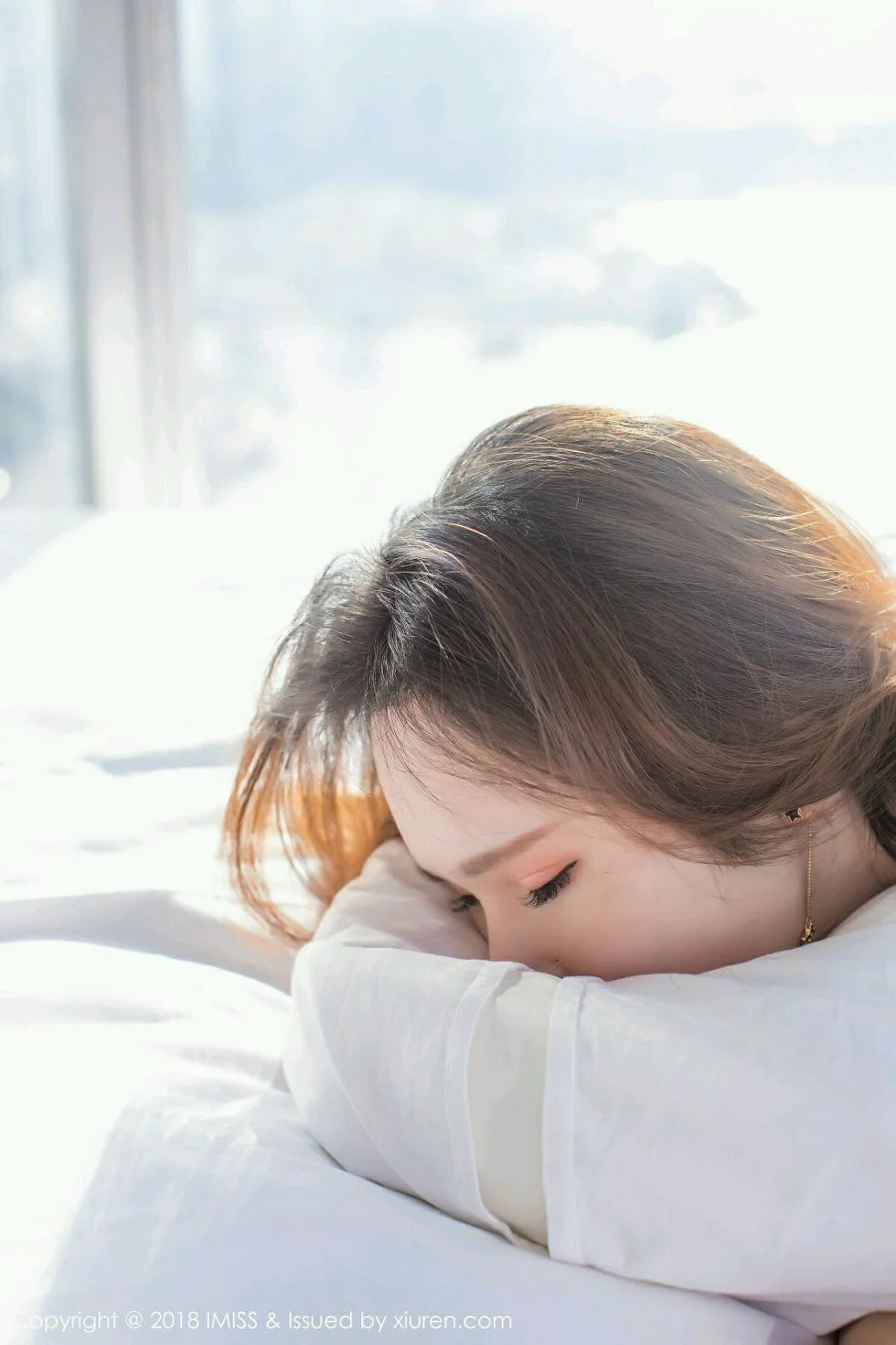 萌琪琪Irene居家床上全裸上身半露豪乳撩人绝美写真 第 30 张
