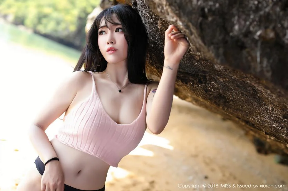 兜豆靓Youlina甲米旅拍粉红内衣配黑色丁字裤火辣绝美写真 第 47 张
