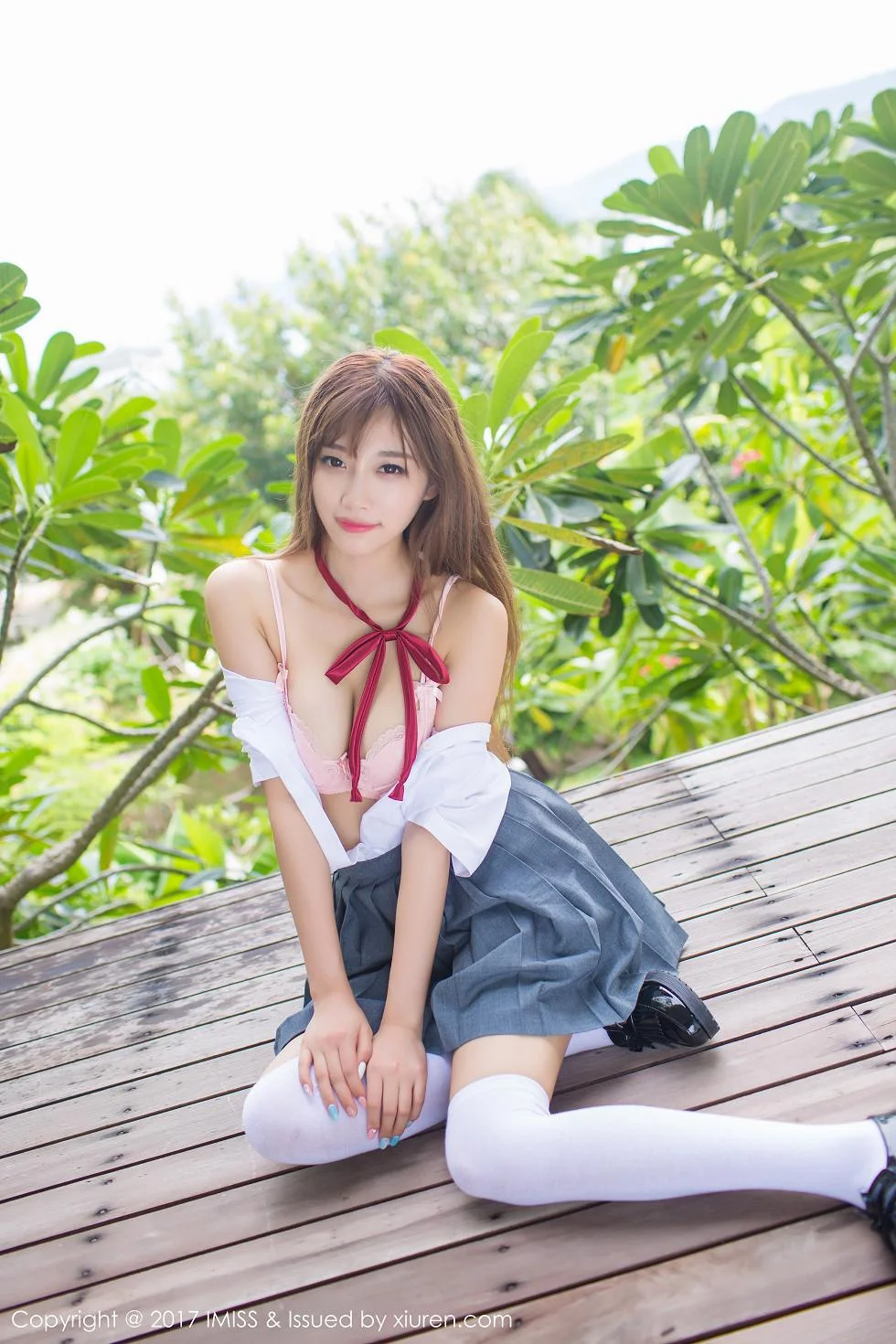 甜美杨晨晨sugar苏梅岛旅拍室外校服半脱性感内衣写真 第 34 张