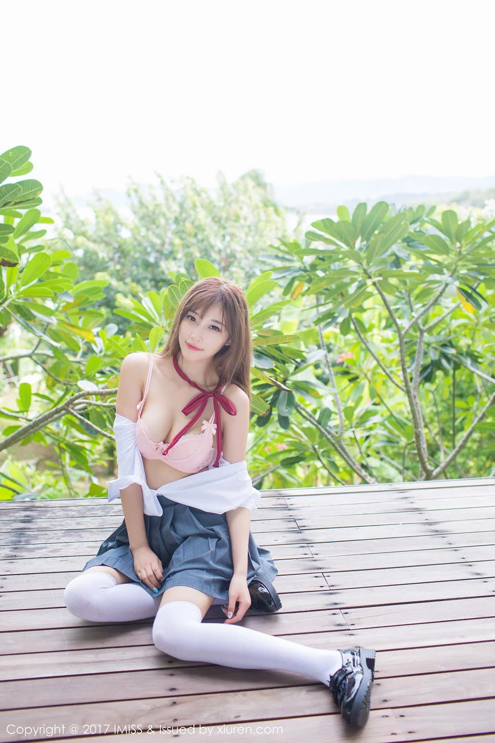 甜美杨晨晨sugar苏梅岛旅拍室外校服半脱性感内衣写真 第 38 张