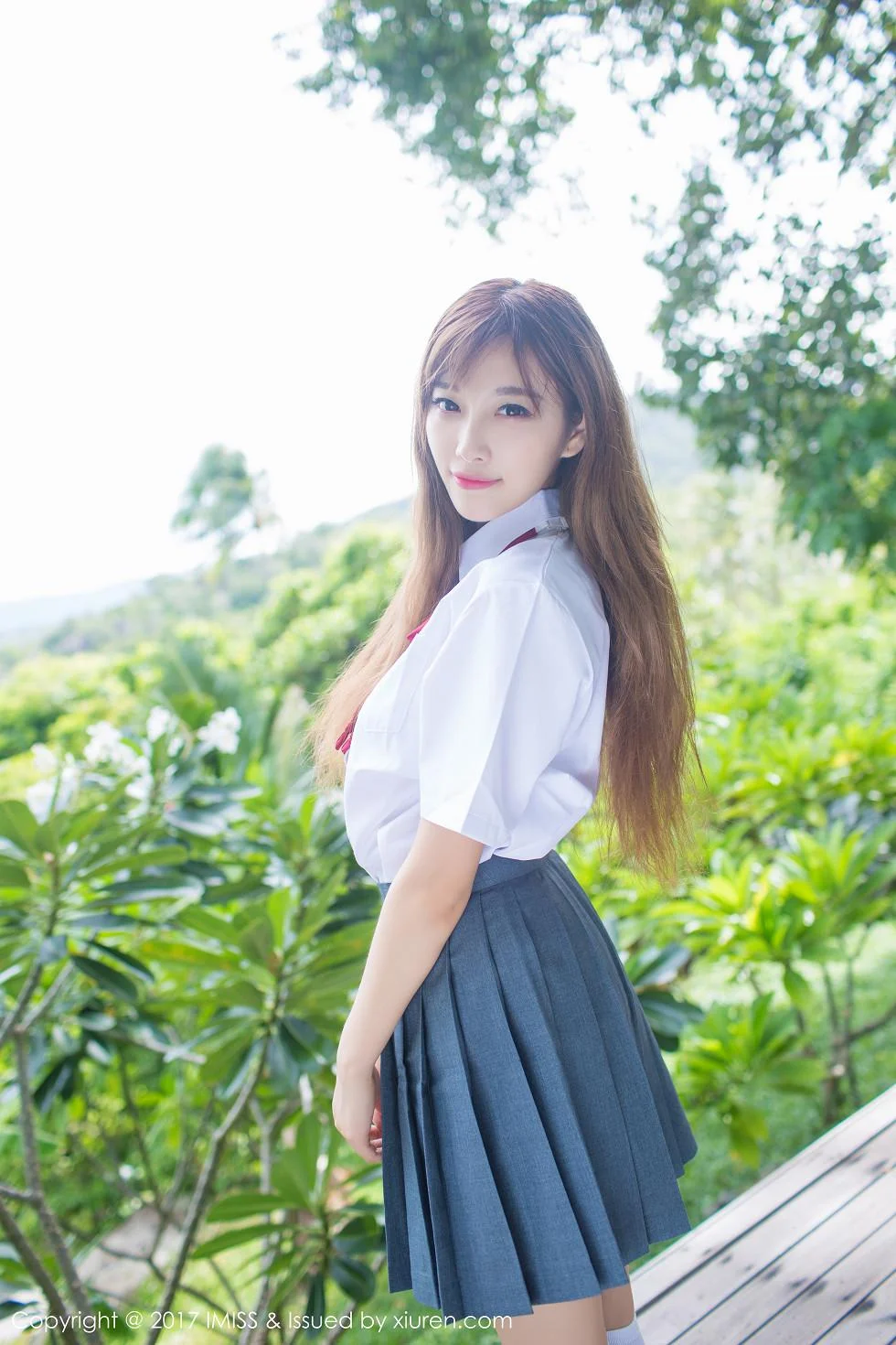 甜美杨晨晨sugar苏梅岛旅拍室外校服半脱性感内衣写真 第 4 张