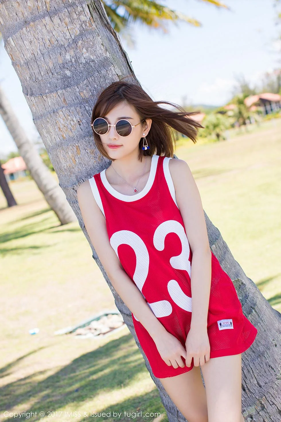 甜美杨晨晨sugar沙巴旅拍红色球服海边沙滩性感写真 第 1 张