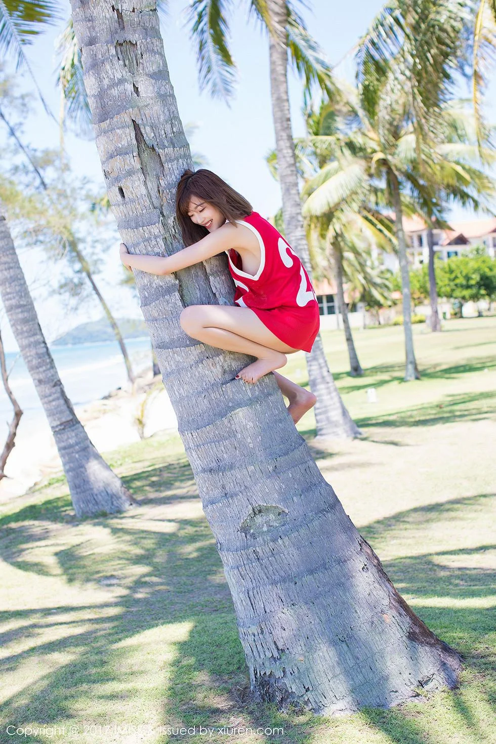 甜美杨晨晨sugar沙巴旅拍红色球服海边沙滩性感写真 第 28 张