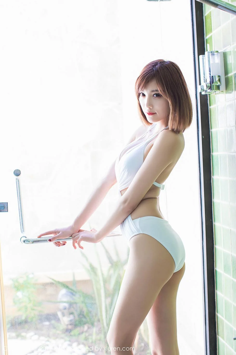 甜美杨晨晨sugar沙巴旅拍红色球服海边沙滩性感写真 第 39 张
