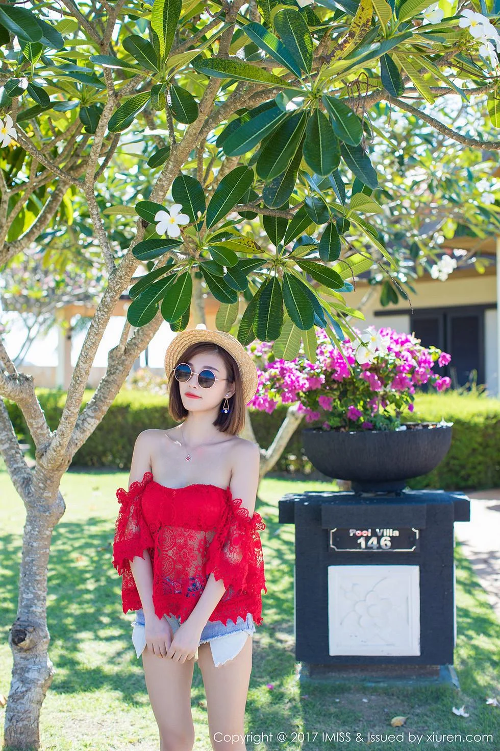 甜美杨晨晨sugar沙巴旅拍红色球服海边沙滩性感写真 第 58 张