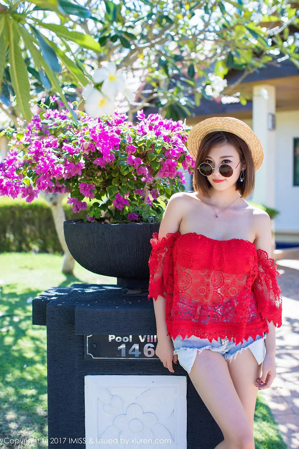 甜美杨晨晨sugar沙巴旅拍红色球服海边沙滩性感写真 第 65 张