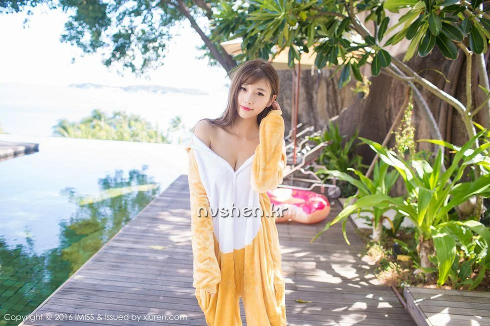 Sugar小甜心CC苏梅岛旅拍美女扮野兽性感黑丝写真 第 25 张