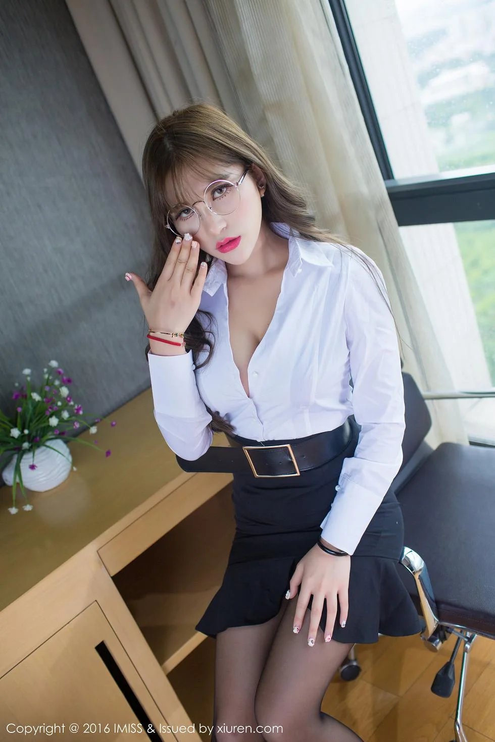 LalaBaby啦啦办公室美女秘书黑丝美腿半露豪乳写真 第 47 张