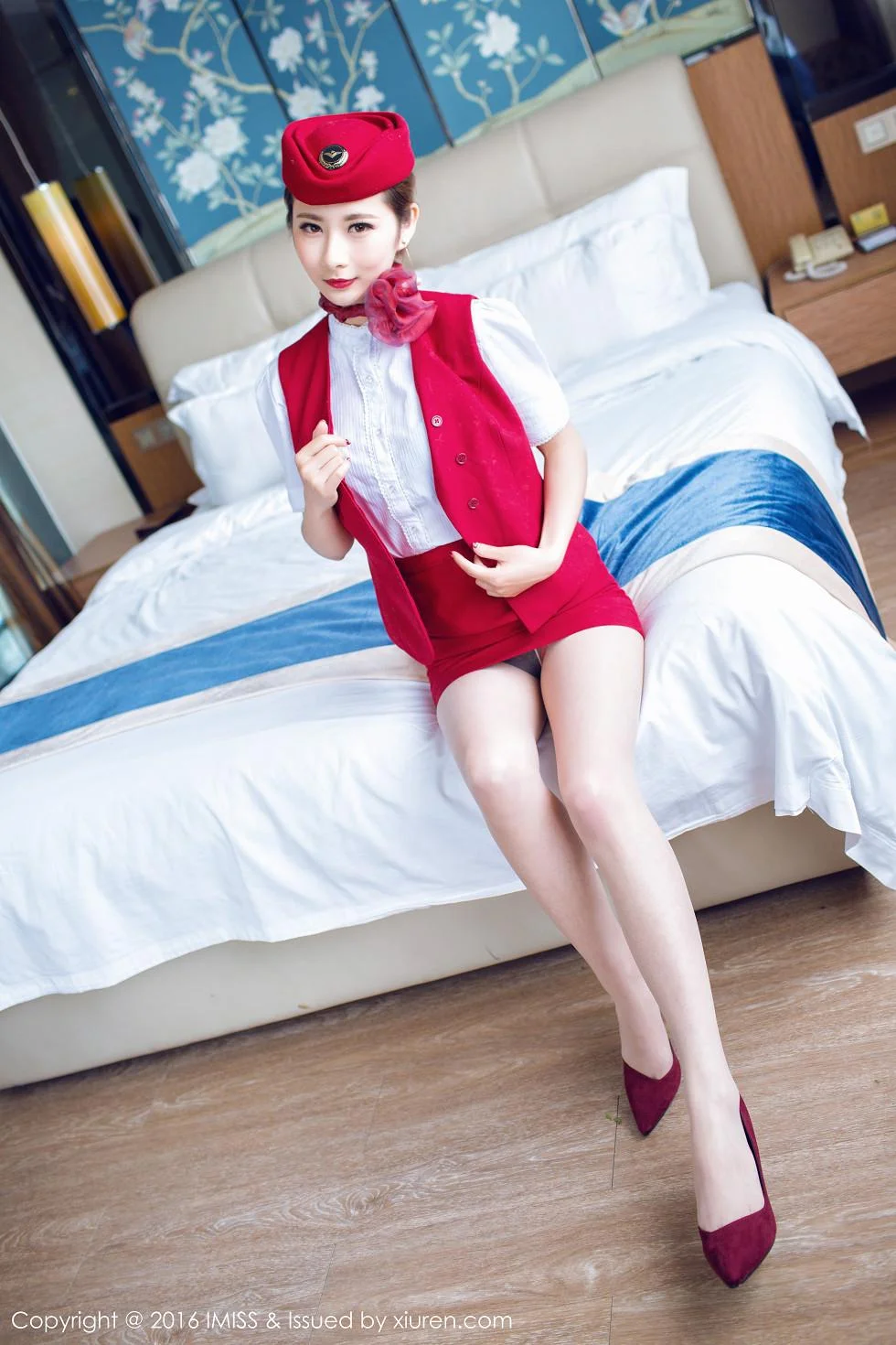 莉莉Lily红色空姐制服肉丝美腿性感翘臀绝美写真 第 25 张