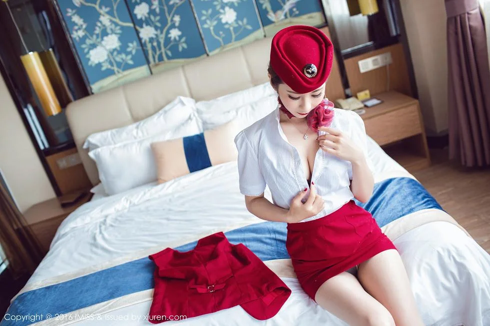 莉莉Lily红色空姐制服肉丝美腿性感翘臀绝美写真 第 32 张