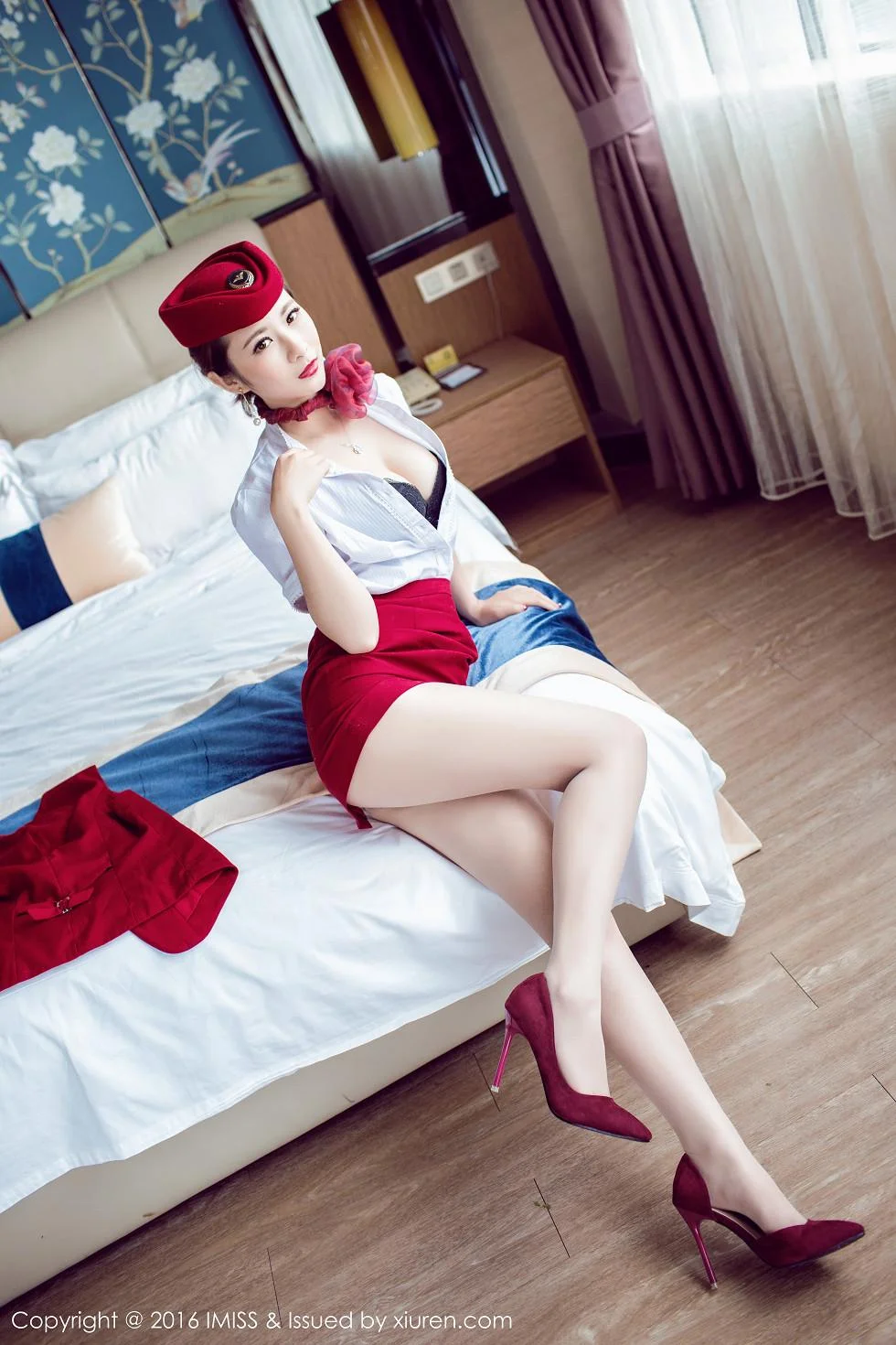 莉莉Lily红色空姐制服肉丝美腿性感翘臀绝美写真 第 37 张