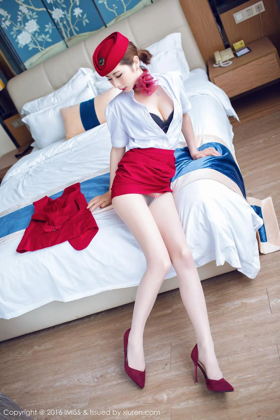 莉莉Lily红色空姐制服肉丝美腿性感翘臀绝美写真 第 40 张