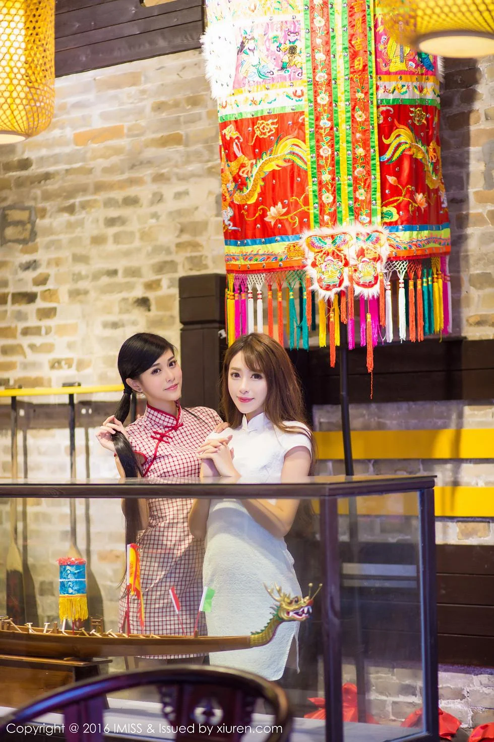 王曼妮&谭小雅古典旗袍风完美身材性感迷人写真 第 14 张