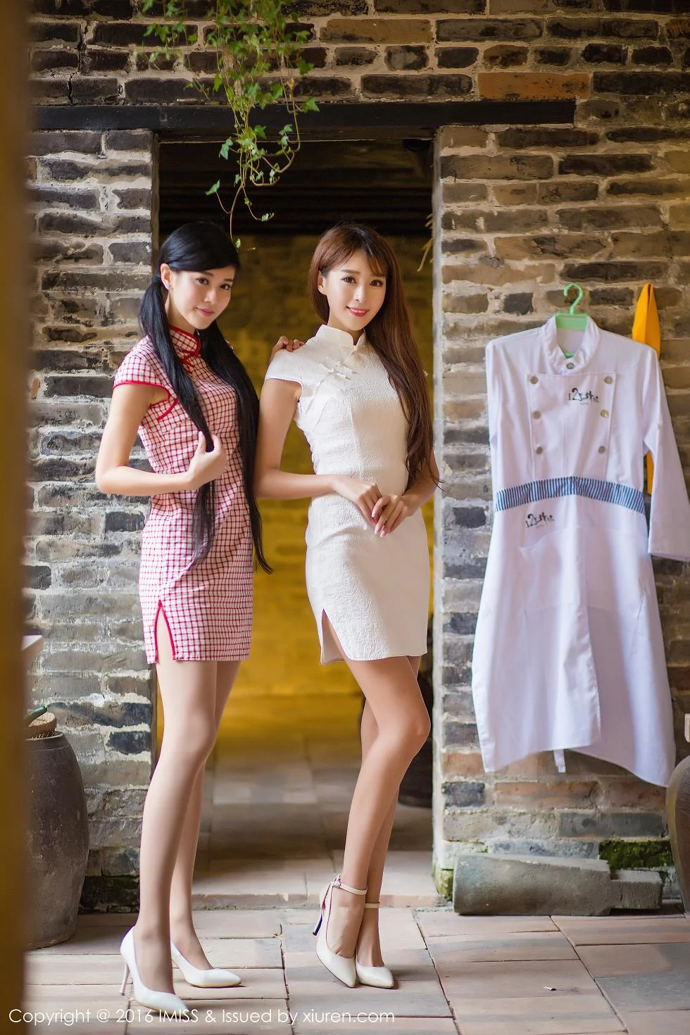 王曼妮&谭小雅古典旗袍风完美身材性感迷人写真 第 39 张