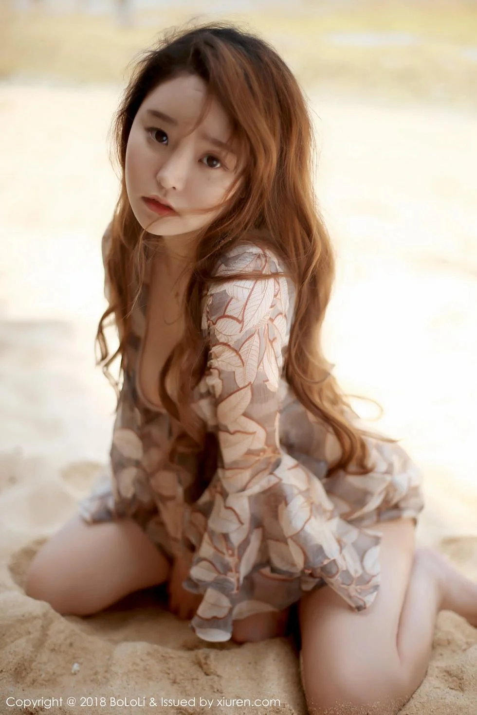 柳侑绮Sevenbaby夏日海边性感白色连身裙湿身绝美写真 第 16 张