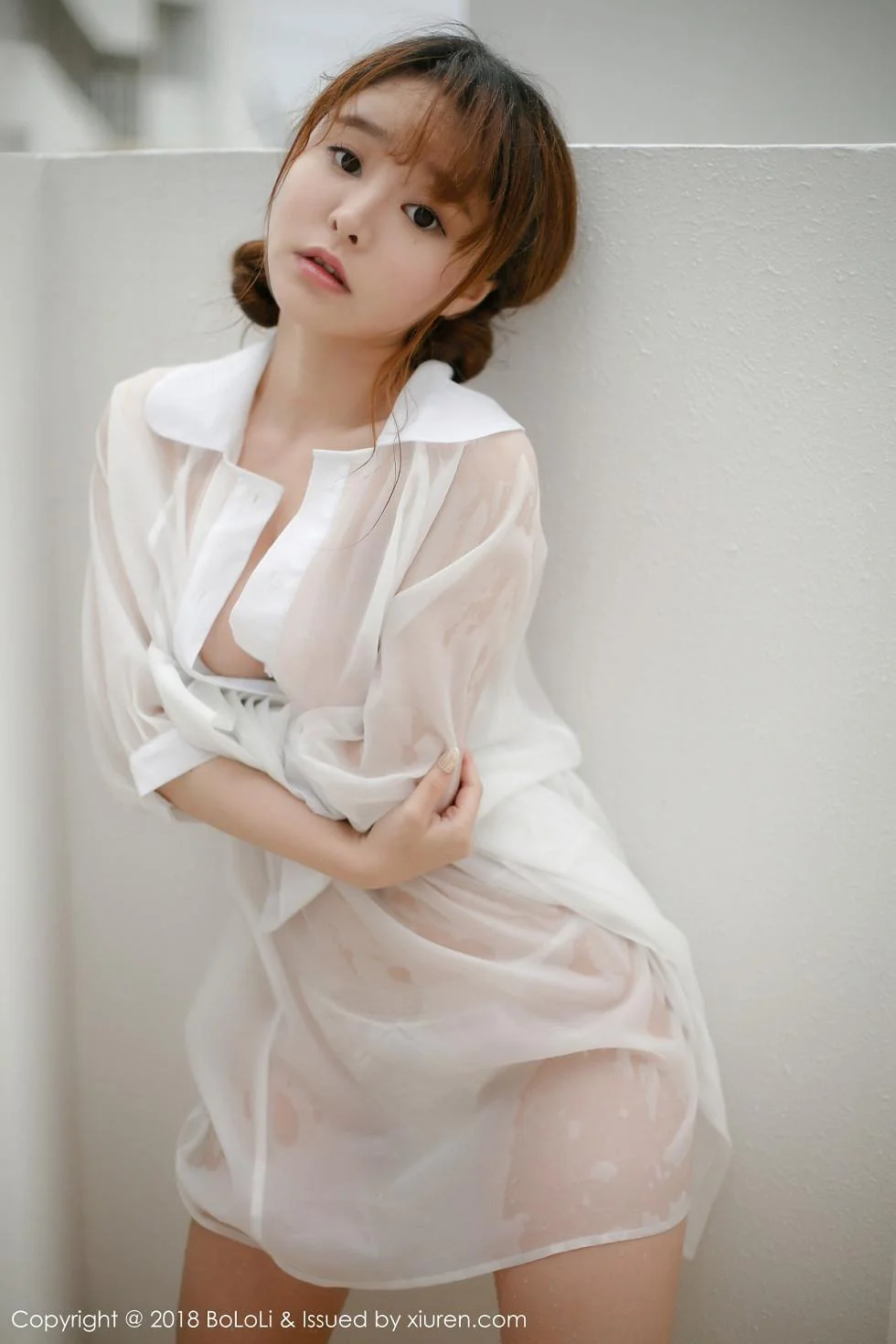 柳侑绮Sevenbaby夏日海边性感白色连身裙湿身绝美写真 第 74 张