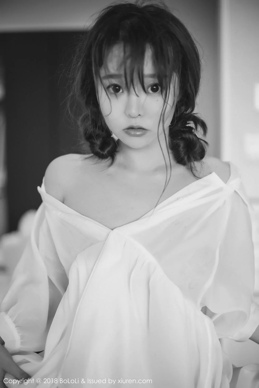 柳侑绮Sevenbaby夏日海边性感白色连身裙湿身绝美写真 第 83 张