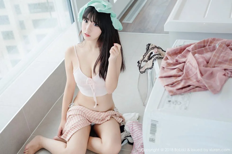 美女主播猫九酱Sakura粉色吊带内衣+三点式内衣私房绝美写真 第 22 张