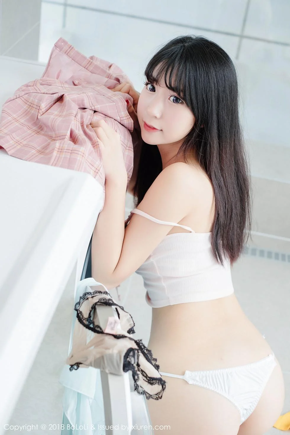 美女主播猫九酱Sakura粉色吊带内衣+三点式内衣私房绝美写真 第 36 张
