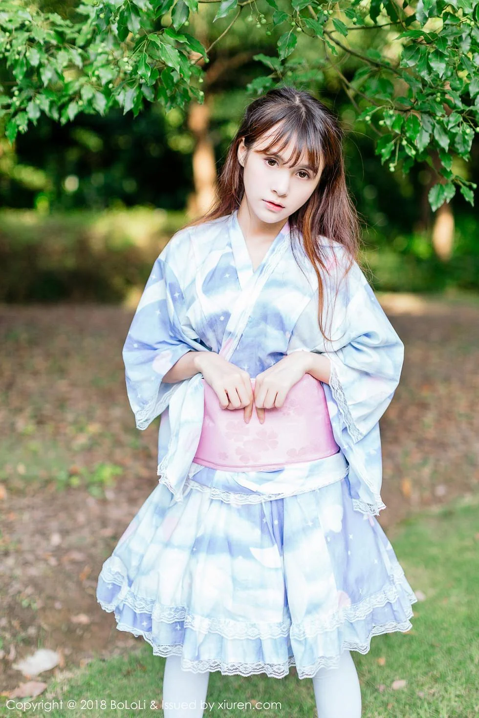 夏美酱户外日系百花裙配白丝袜清新迷人写真 第 102 张