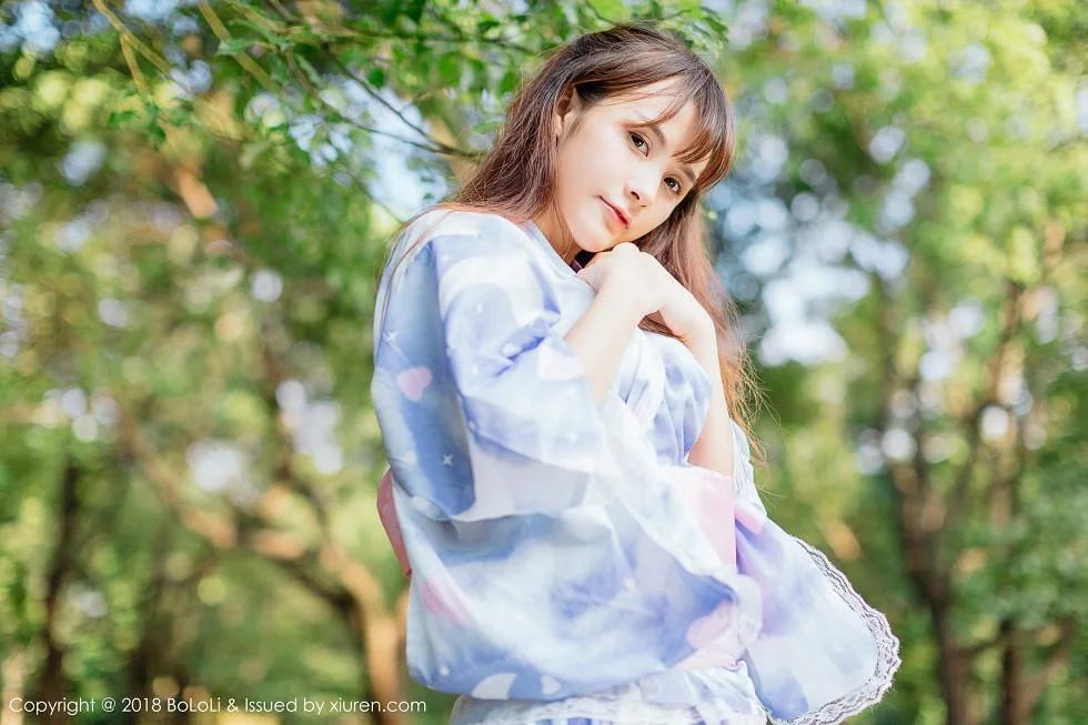 夏美酱户外日系百花裙配白丝袜清新迷人写真 第 103 张