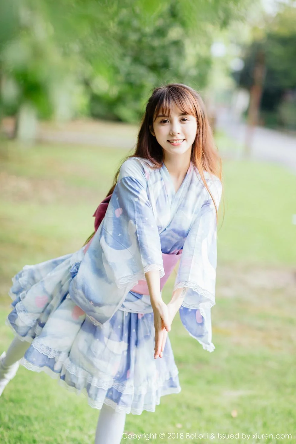 夏美酱户外日系百花裙配白丝袜清新迷人写真 第 117 张