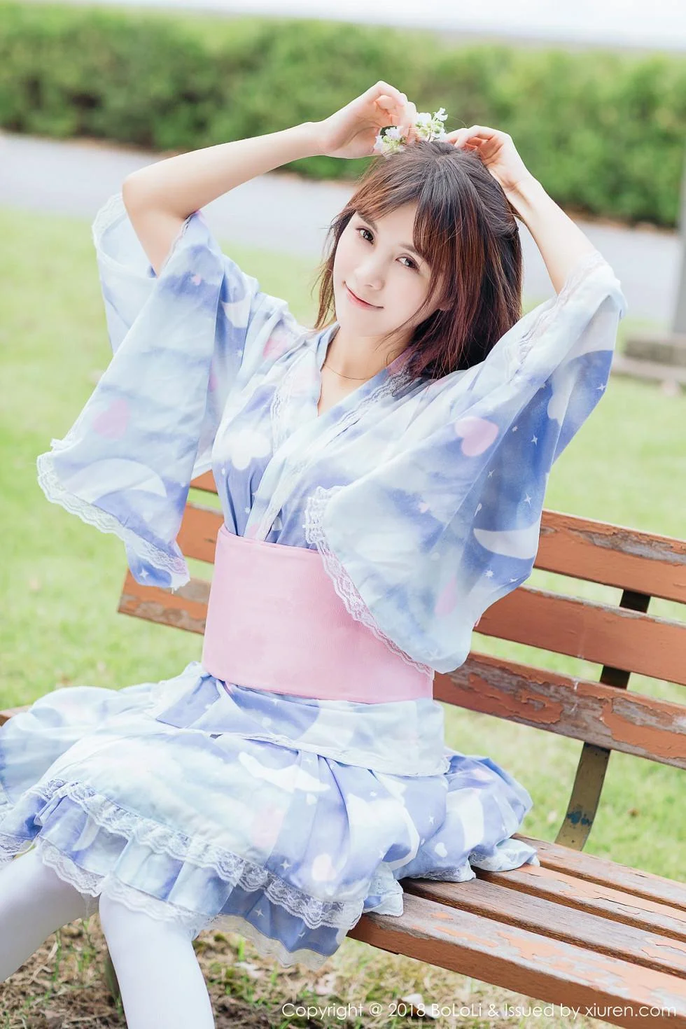 夏美酱户外日系百花裙配白丝袜清新迷人写真 第 16 张
