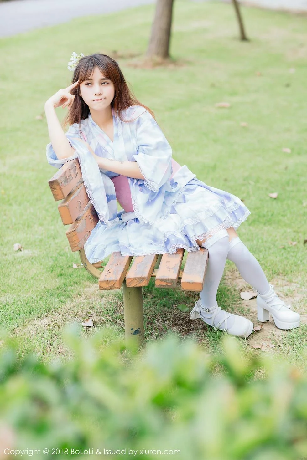 夏美酱户外日系百花裙配白丝袜清新迷人写真 第 18 张