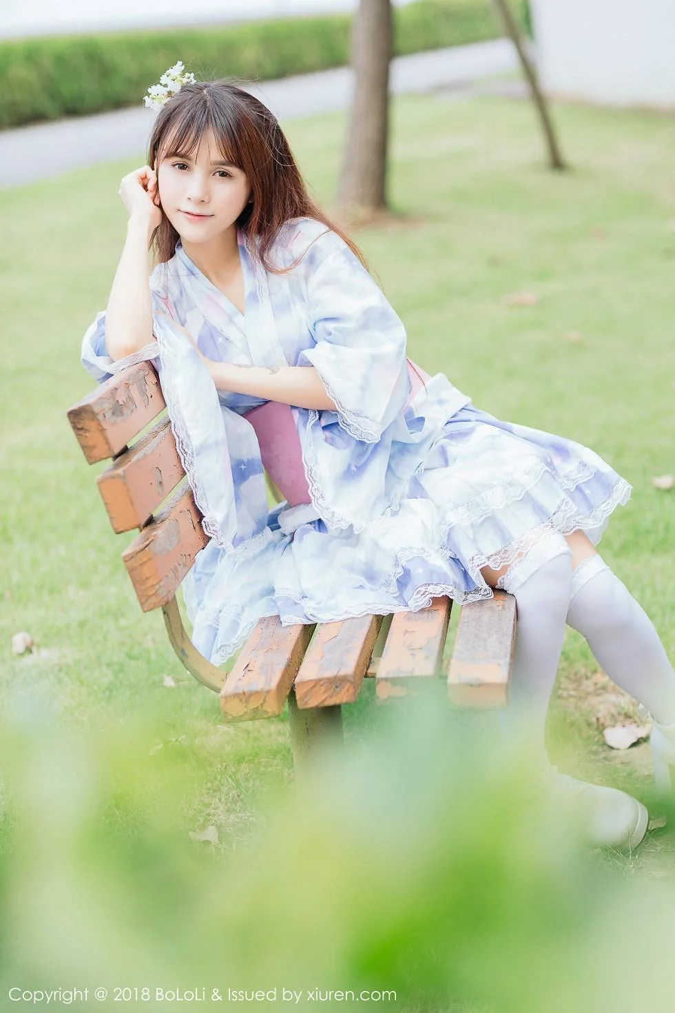 夏美酱户外日系百花裙配白丝袜清新迷人写真 第 19 张