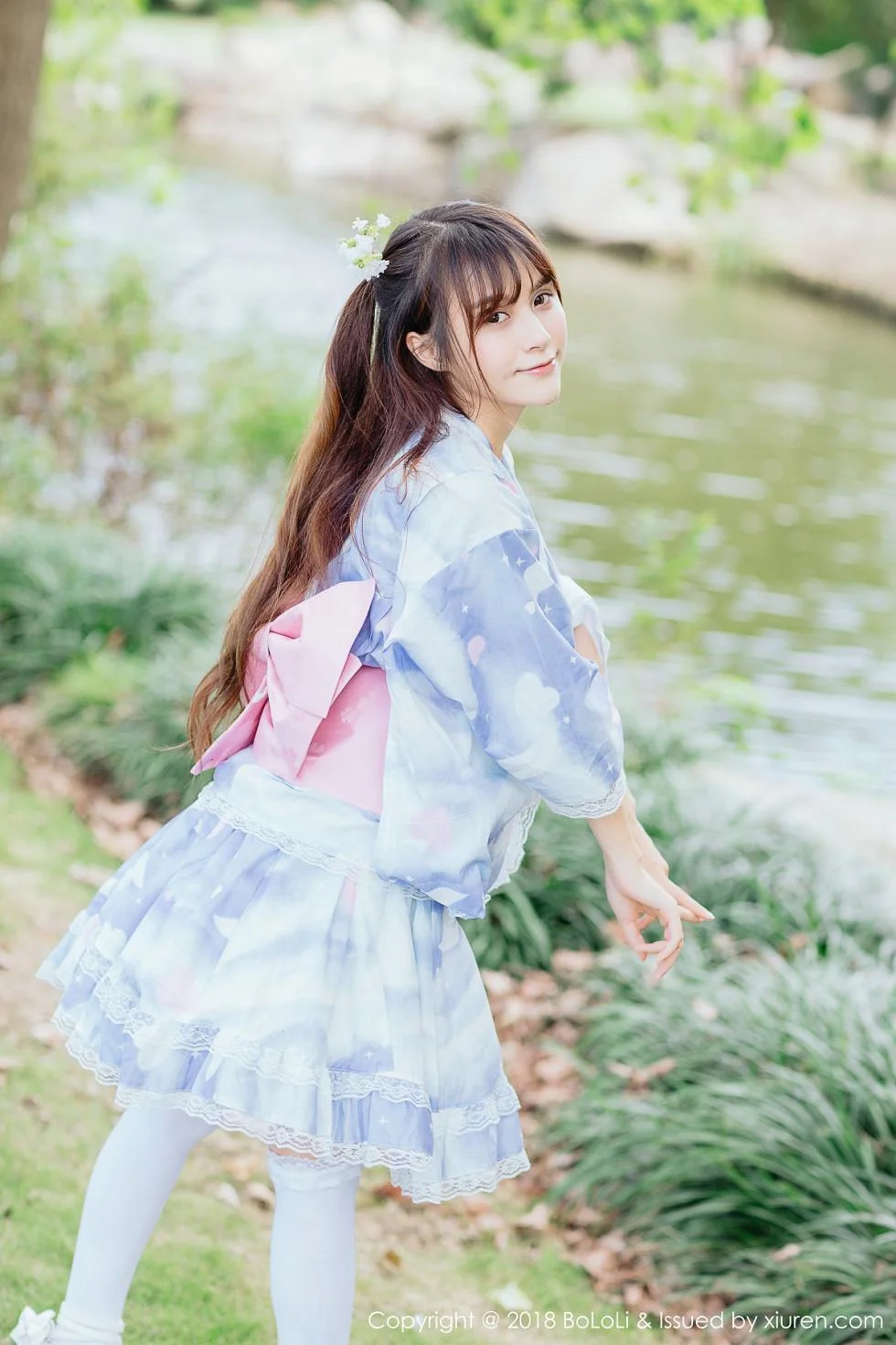 夏美酱户外日系百花裙配白丝袜清新迷人写真 第 21 张
