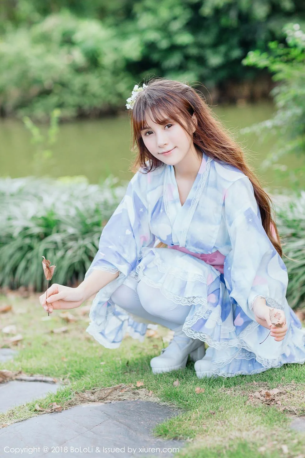 夏美酱户外日系百花裙配白丝袜清新迷人写真 第 24 张
