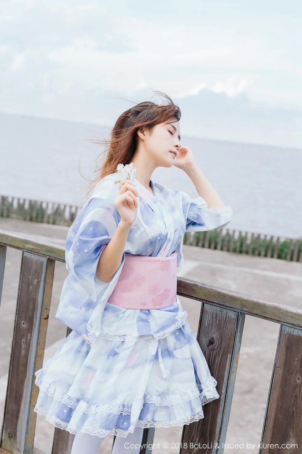 夏美酱户外日系百花裙配白丝袜清新迷人写真 第 3 张