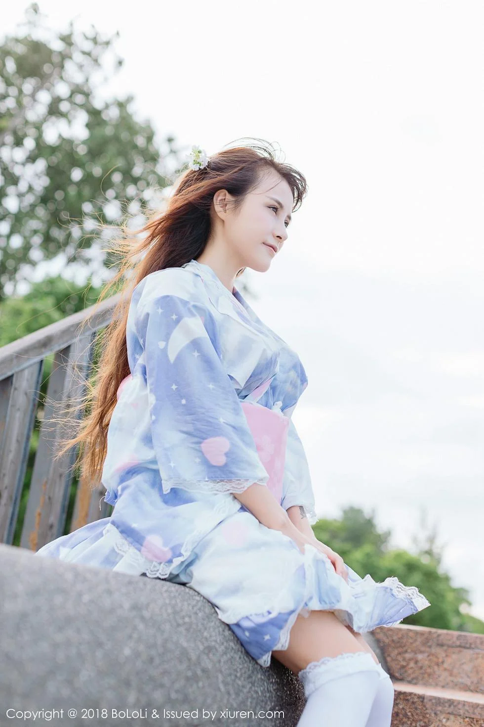夏美酱户外日系百花裙配白丝袜清新迷人写真 第 36 张