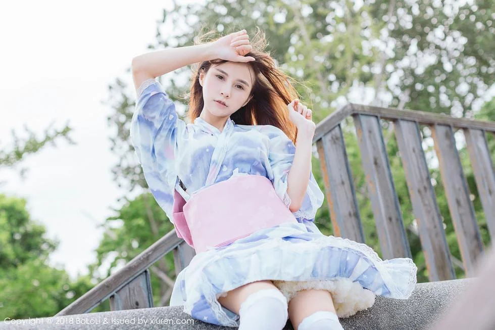 夏美酱户外日系百花裙配白丝袜清新迷人写真 第 38 张