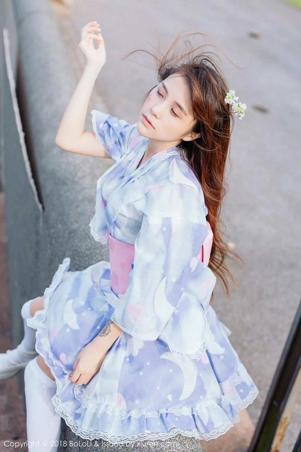 夏美酱户外日系百花裙配白丝袜清新迷人写真 第 43 张