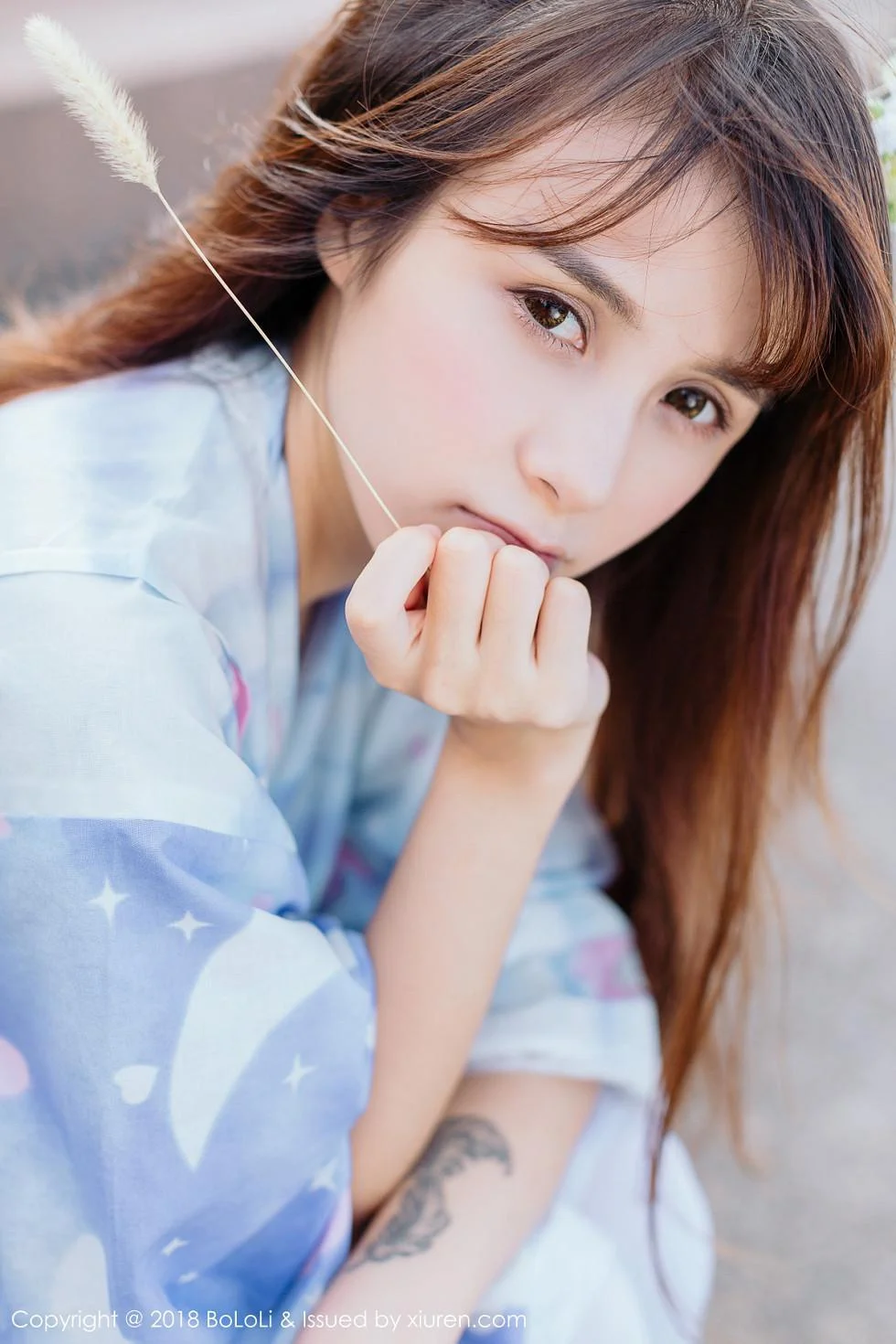 夏美酱户外日系百花裙配白丝袜清新迷人写真 第 50 张