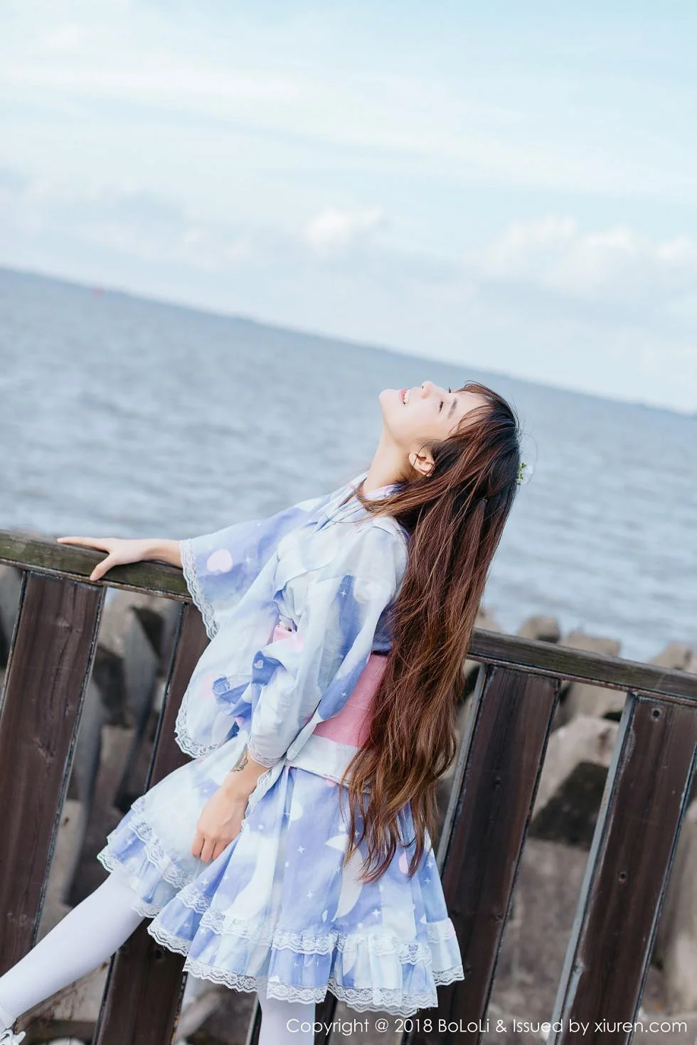夏美酱户外日系百花裙配白丝袜清新迷人写真 第 53 张