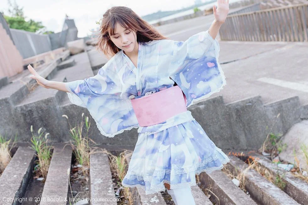 夏美酱户外日系百花裙配白丝袜清新迷人写真 第 59 张