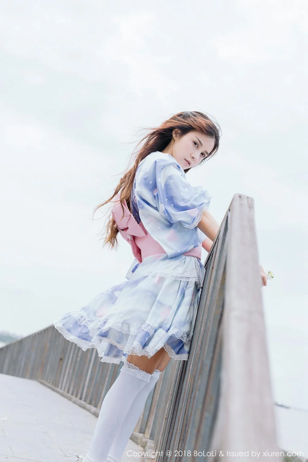 夏美酱户外日系百花裙配白丝袜清新迷人写真 第 6 张