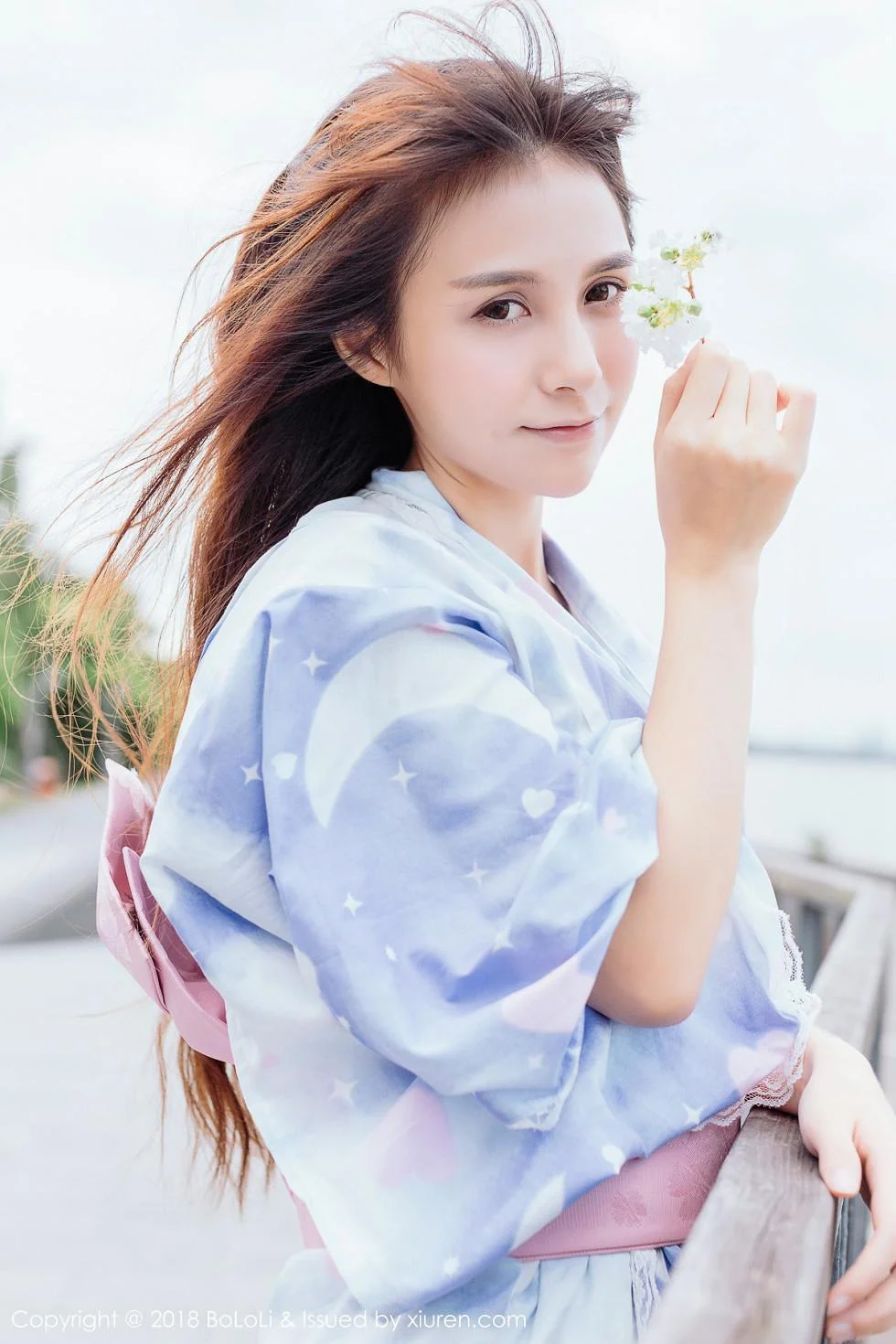 夏美酱户外日系百花裙配白丝袜清新迷人写真 第 7 张