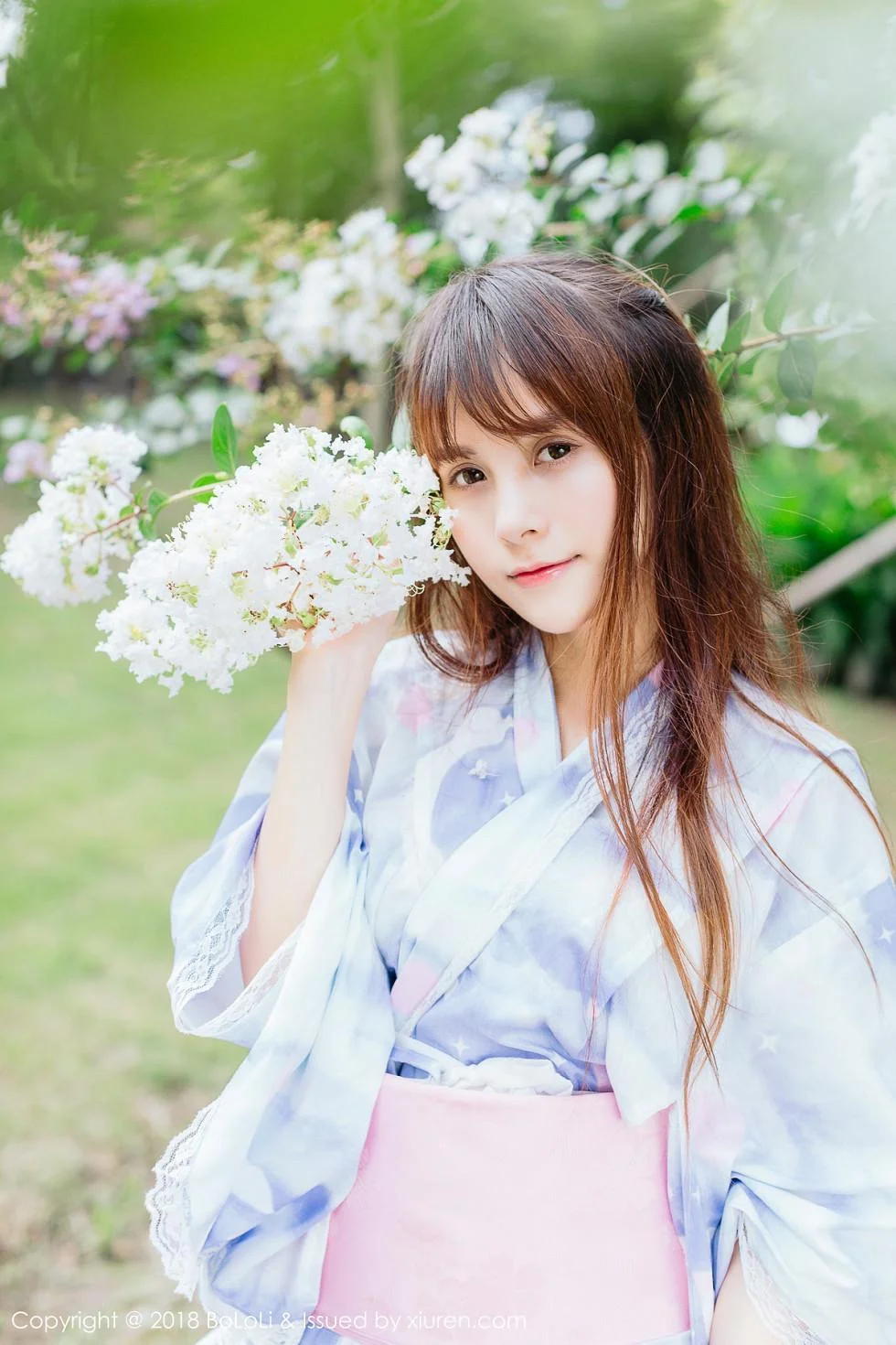 夏美酱户外日系百花裙配白丝袜清新迷人写真 第 74 张