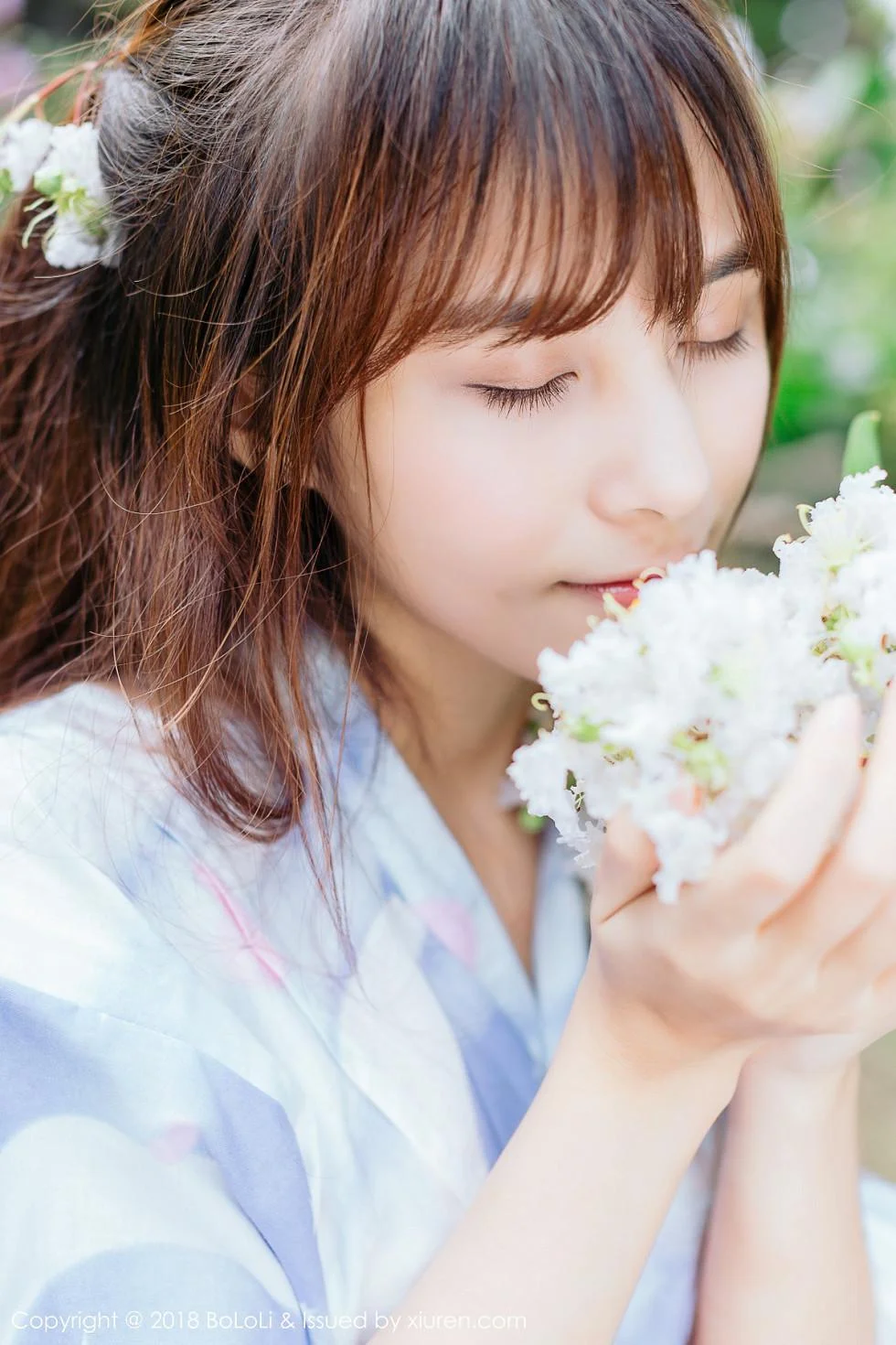夏美酱户外日系百花裙配白丝袜清新迷人写真 第 76 张