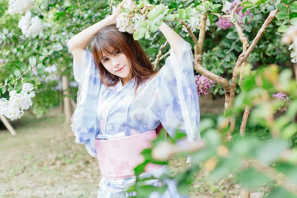 夏美酱户外日系百花裙配白丝袜清新迷人写真 第 84 张